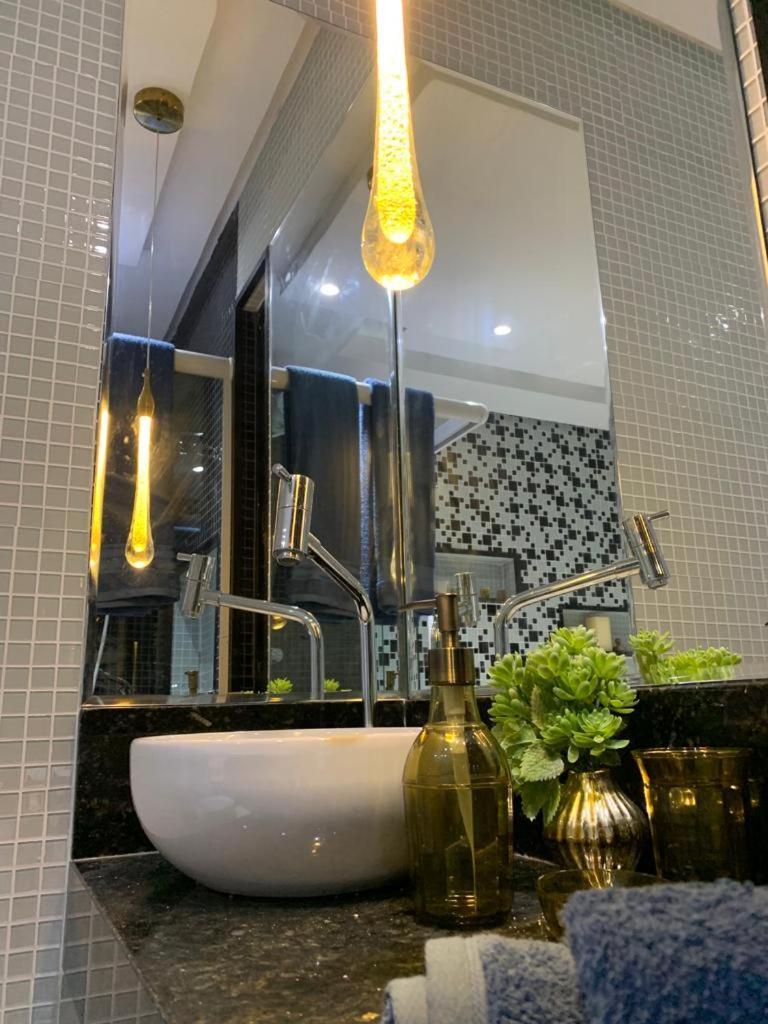 Maravilhoso Apartamento 2 Quartos Com Ofuro Porto Da Barra Salvador Summer Barra Flat المظهر الخارجي الصورة